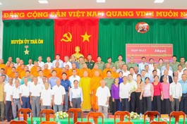 Công an tỉnh Vĩnh Long họp mặt chúc mừng Tết Chôl Chnăm Thmây 