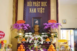 Di ảnh và tôn tượng Cư sĩ Chánh Trí tại Tổ đường chùa Phật Học Xá Lợi