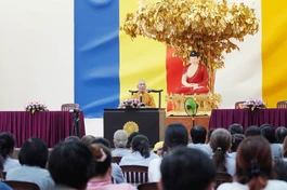 Thượng tọa Thích Giác Trí có thời pháp thoại với chủ đề "Vai trò và tầm quan trọng của đạo đức Phật giáo"