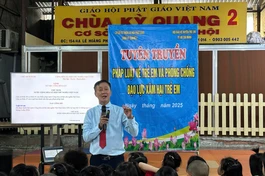 Ông Nguyễn Văn Tín tuyên truyền kiến thức pháp luật về trẻ em