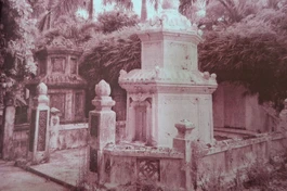 Tháp Đại sư Phổ Bảo tại vườn chùa Chúc Thánh