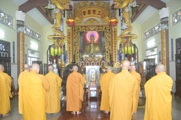 Trang nghiêm khóa lễ Bố-tát tại chánh điện chùa Pháp Thành