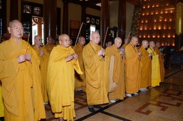 Chư tôn đức Ban Thường trực Ban Trị sự GHPGVN TP.HCM dâng hương tưởng niệm tại Đền Bến Dược nhân kỷ niệm 78 năm Ngày Thương binh - Liệt sĩ 27-7