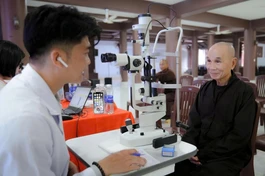 Tu viện Khánh An đồng hành cùng Bệnh viện Mắt Việt khám mắt miễn phí