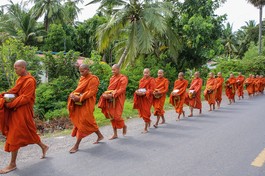 "Như trầm hương phải được nung nóng mới tỏa mùi thơm, người hành đạo cũng cần đi qua thử thách sóng gió hương đạo mới được tôi luyện và lan tỏa"