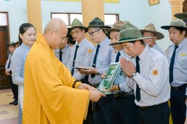 Thành viên Phân ban Gia đình Phật tử tỉnh Gia Lai nhận quyết định