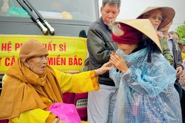 Ni trưởng Chiêu Liên, Giáo phẩm Chứng minh Ni giới Hệ phái Khất sĩ thăm hỏi và tặng quà đến bà con