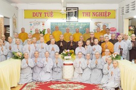 Tăng Ni sinh Lớp sơ cấp Phật học Q.3 (cũ) tri ân giáo thọ sư nhân ngày Nhà giáo 20-11