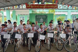 Tu viện Như Giác tặng quà đến các em học sinh tại TP.Cần Thơ