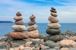 Điều quan trọng là luôn luôn chánh niệm về cơn giận và những cảm xúc tiêu cực khác khi chúng xuất hiện, cố gắng nhìn nhận chúng đúng bản chất, dẫn truyền và chuyển hóa năng lượng của chúng thành một sức mạnh hướng thiện