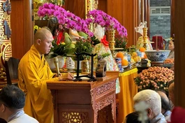 Đại đức thích Nguyên Minh truyền giới Bát quan trai đến Phật tử