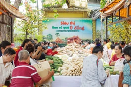 Siêu thị rau củ quả 0 đồng tại chùa Candaransi