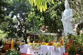 Phật đường Pô Lăn (phường Tân Lập, tỉnh Đắk Lắk) trang nghiêm tổ chức lễ chú nguyện đúc đại hồng chung