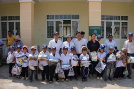 Tu viện Như Giác tặng 340 phần quà đến các em học sinh tại tỉnh Đắk Lắk
