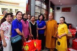 Trao quà đến bào con khó khăn trên địa bàn P.Vũng Tàu