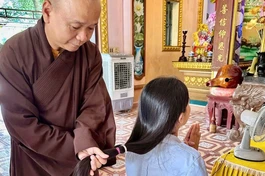 Đoàn sinh Gia đình Phật tử chùa Phổ Thiện hiến tóc tặng bệnh nhân ung thư