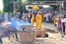 Lễ chú nguyện rót đồng đúc tôn tượng Đức Phật Bổn Sư tại niệm Phật đường Phước Chánh 