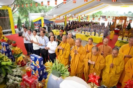 Ban Thường trực Ban Trị sự GHPGVN tỉnh Phú Thọ, đại diện chính quyền tưởng niệm tri ân các anh hùng liệt sĩ