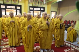 Hòa thượng Thích Lệ Trang cùng chư tôn đức dâng hương tưởng niệm Trưởng lão Hòa thượng Thích Tâm Châu 