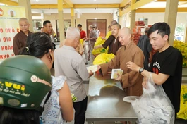 Chùa Vĩnh Nghiêm trao tặng 500 phần quà đến người dân khó khăn tại địa phương