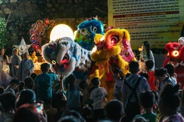 Các em nhỏ vui Trung thu tại chùa Hải Vân 