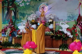 Hòa thượng Thích Thiện Ngộ tuyên đọc thông điệp Đại lễ Phật đản của Đức Pháp chủ GHPGVN 