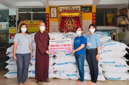 Chùa Phổ Minh trao tặng 10 tấn gạo đến Ủy ban MTTQVN quận 5 và Ủy ban MTTQVN phường 1, quận 5