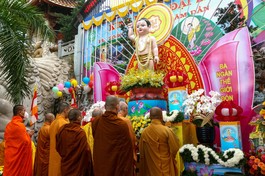 Lễ đài Phật đản của Ban Trị sự Phật giáo quận Tân Phú