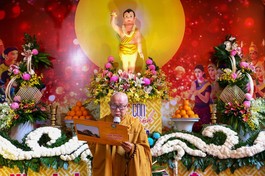 Hòa thượng Thích Như Tín tuyên đọc Thông điệp Đại lễ Phật đản Phật lịch 2566 của Đức Trưởng lão Quyền Pháp chủ GHPGVN