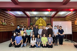 Sinh viên ngành Tôn giáo học tìm hiểu về thiền tại chùa Long Phước 