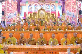 Buổi lễ cúng dường trai Tăng của Pháp hội Vạn Nhân Duyên diễn ra trang nghiêm tại Hội quán Nghĩa An (quận 5, TP.HCM)