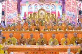 Buổi lễ cúng dường trai Tăng của Pháp hội Vạn Nhân Duyên diễn ra trang nghiêm tại Hội quán Nghĩa An (quận 5, TP.HCM)