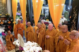 Phái đoàn Ban Trị sự GHPGVN TP.HCM viếng tang Thượng tọa Thích An Thông