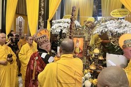 Ban Nghi lễ thực hiện nghi thức di quan