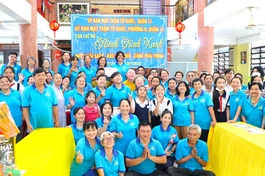 Thành viên Câu lạc bộ Hành Trình Xanh chùa Liên Hoa lưu niệm nhân kỷ niệm 7 năm ngày thành lập