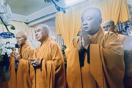 Chư tôn đức Ban Trị sự GHPGVN TP.HCM tưởng niệm Ni trưởng Thích nữ Như Ý