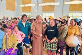 Đoàn đến thăm, động viên bà con địa phương bị ảnh hưởng do bão Yagi 