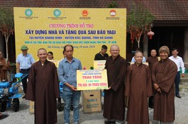 Đoàn đã tặng 13 căn nhà và 500 phần quà, với tổng trị giá hơn 1,7 tỷ đồng đến người dân bị ảnh hưởng do bao lũ