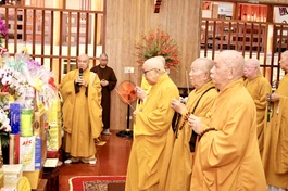 Chư tôn đức dâng hương tưởng niệm Tổ Khánh Anh - vị giáo phẩm có nhiều đóng góp cho Đạo pháp và Dân tộc 