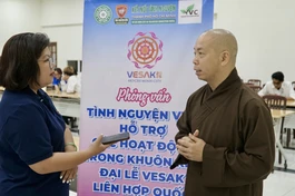 Thượng tọa Thích Quang Thạnh trả lời phỏng vấn Báo Giác Ngộ về công tác tuyển chọn và tập huấn tình nguyện viên phục vụ Đại lễ Vesak Liên Hiệp Quốc 2025 - Ảnh: Trường Thọ 