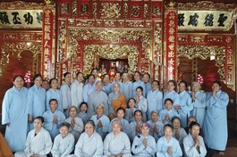 Phật tử hoan hỷ khi các chùa tại địa phương mở đạo tràng Bát quan trai