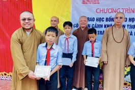 Phân ban Phật tử dân tộc T.Ư trao tặng 250 suất học bổng nhân dịp đầu năm học 2025-2026