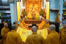 Lễ cung an chức sự tại hạ trường chùa Tuyền Lâm, mở đầu cho ba tháng an cư kiết hạ thúc liễm thân tâm - Ảnh: Chùa Tuyền Lâm