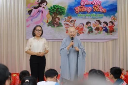 Chương trình Tết Trung thu dành cho hơn 200 em thiếu nhi tại chùa Long Phước - Ảnh: Lyh Trang