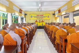 Ban Trị sự GHPGVN Q.Bình Tân thăm chư Ni trường hạ chùa Vạn Phước