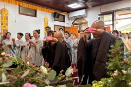 Lễ thắp hoa đăng cầu nguyện