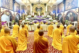 Chư Tăng tổ đình Phổ Quang khánh tuế chư tôn đức chứng minh trong ngày lễ Tự tứ