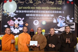 Đại đức Thích Minh Phú trao 10 triệu đồng đến Ban Trị sự GHPGVN Q.Bình Thạnh đóng góp ủng hộ đồng bào miền Bắc bị thiệt hại nặng nề do bão số 3 gây ra