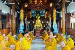 Chư Tăng H.Bình Chánh Bố-tát thính giới chung tại chùa Từ Vân (xã Vĩnh Lộc B)