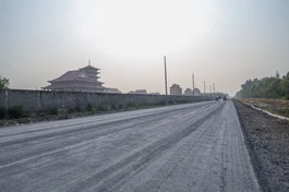 Con đường chính dẫn vào Cơ sở II - Học viện Phật giáo VN tại TP.HCM đang được trải nhựa - Ảnh: Nguyên Tài/BGN